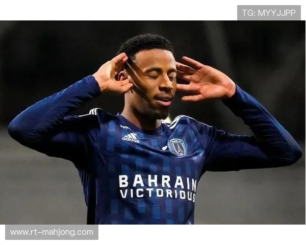 吉拉沃吉红牌离场，朗斯前锋掩面跪地